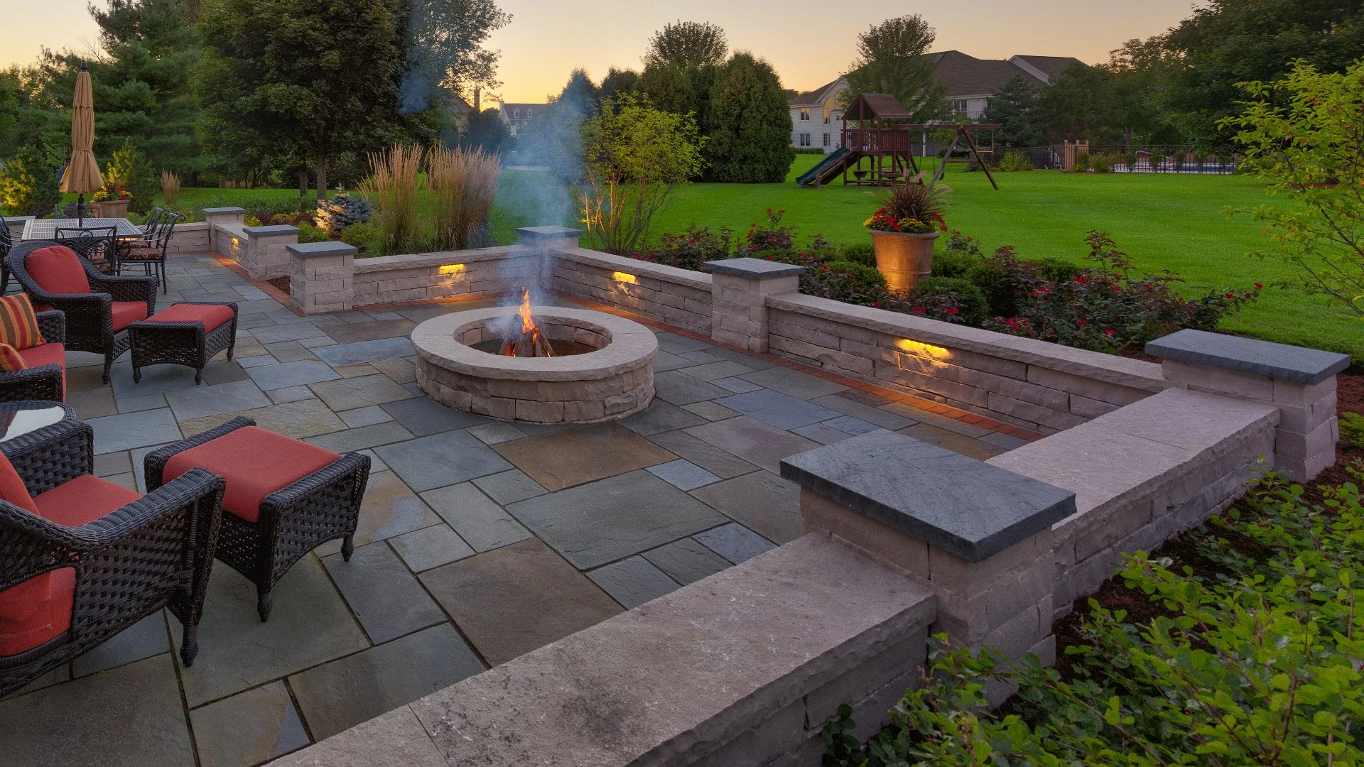 Seating wall around fire pit