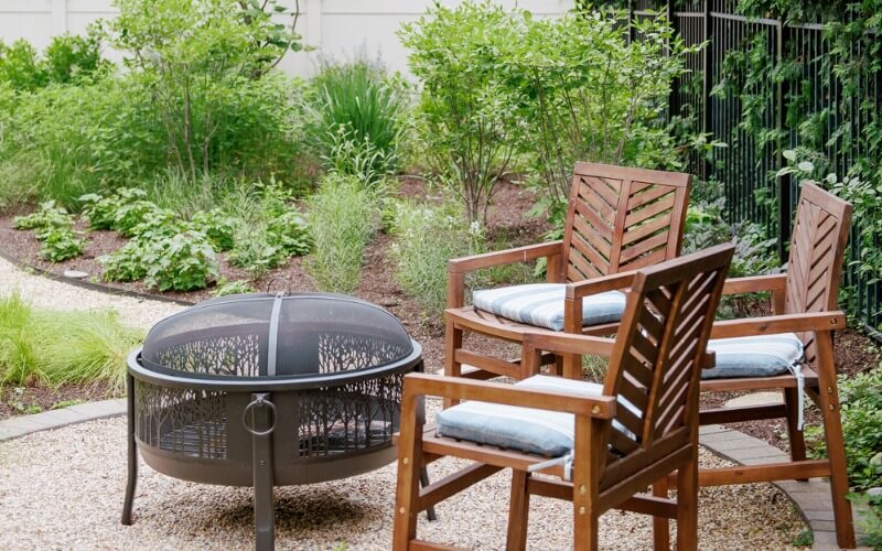 Modern landscape features